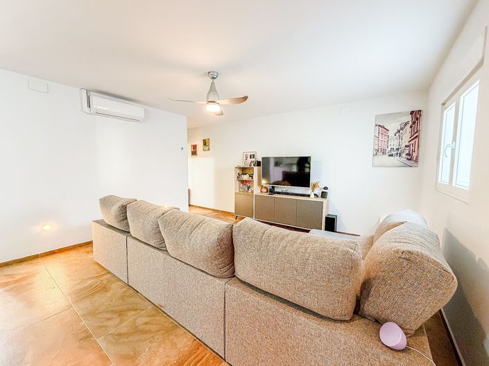 Image No.8-2 Bed Townhouse for sale