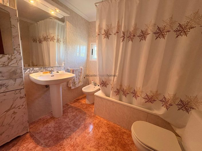 Image No.30-3 Bed Villa for sale