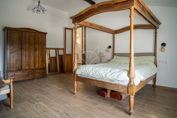 Image No.17-5 Bed Country House for sale