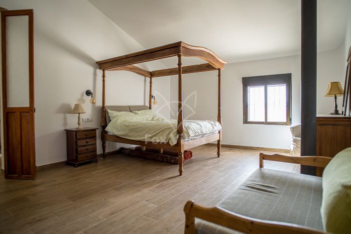 Image No.19-5 Bed Country House for sale