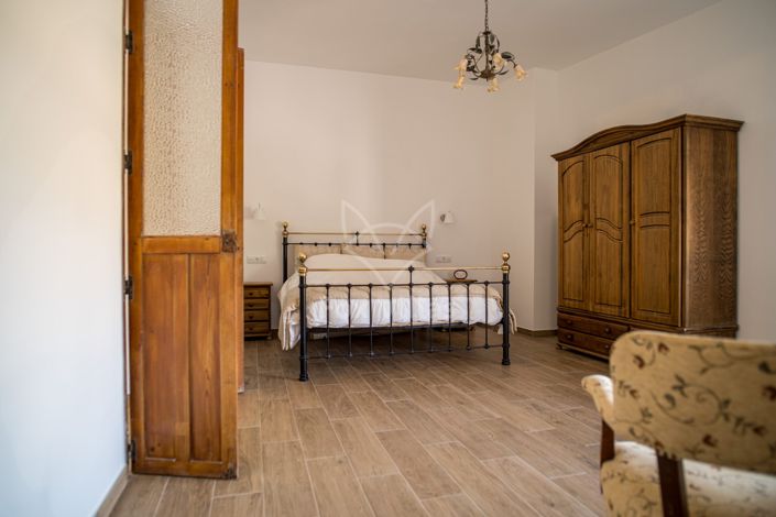 Image No.21-5 Bed Country House for sale