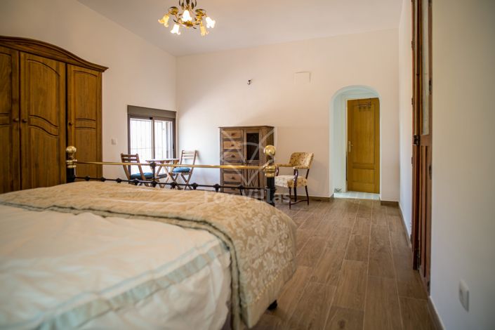 Image No.22-5 Bed Country House for sale