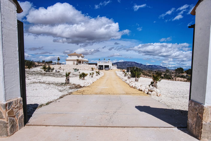 Image No.9-4 Bed Villa for sale