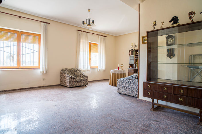 Image No.10-6 Bed Country House for sale