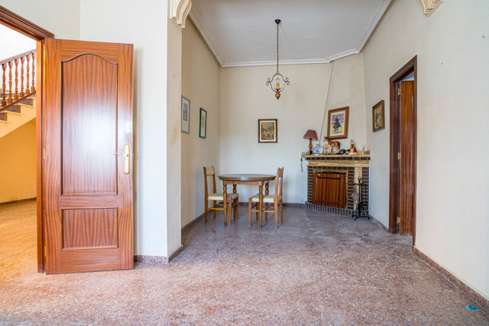 Image No.12-6 Bed Country House for sale