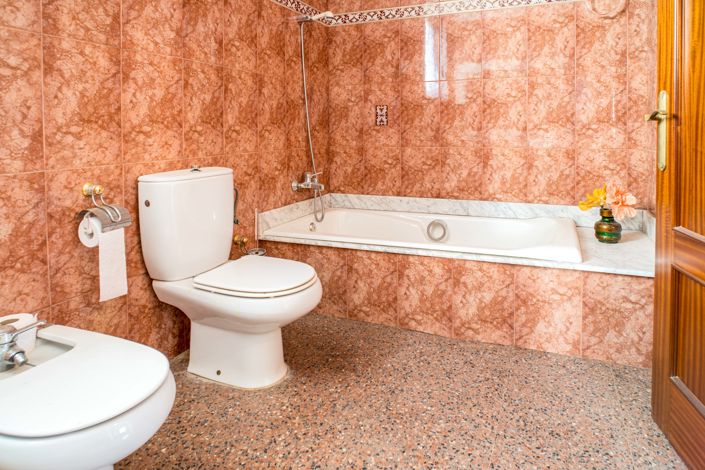 Image No.29-6 Bed Country House for sale