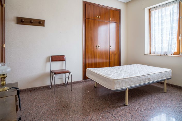 Image No.33-6 Bed Country House for sale