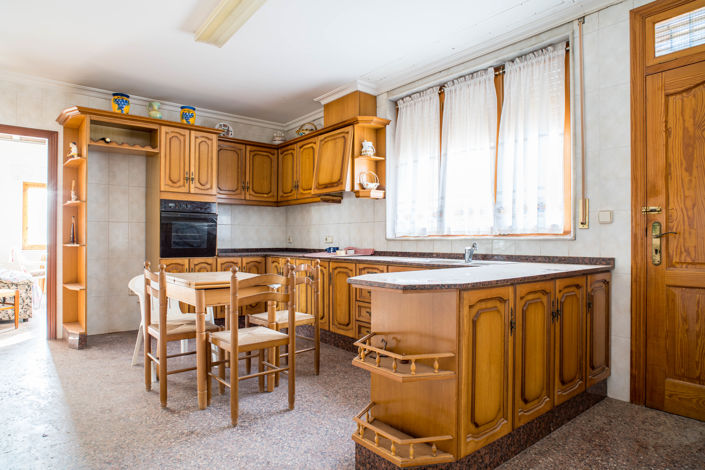 Image No.5-6 Bed Country House for sale