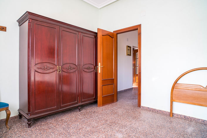 Image No.9-6 Bed Country House for sale