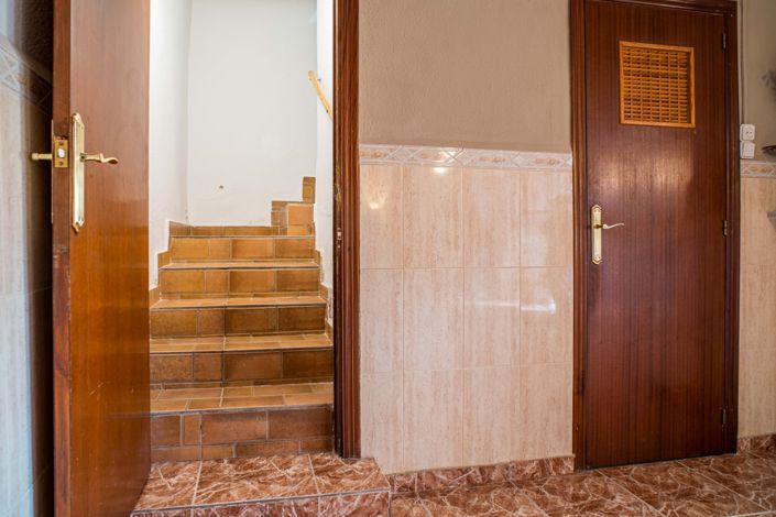 Image No.22-5 Bed Townhouse for sale