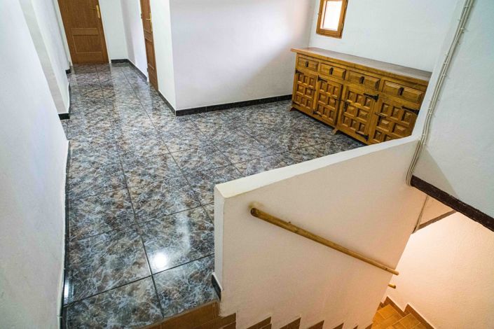 Image No.23-5 Bed Townhouse for sale