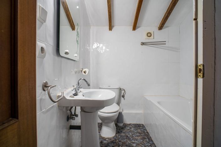 Image No.25-5 Bed Townhouse for sale