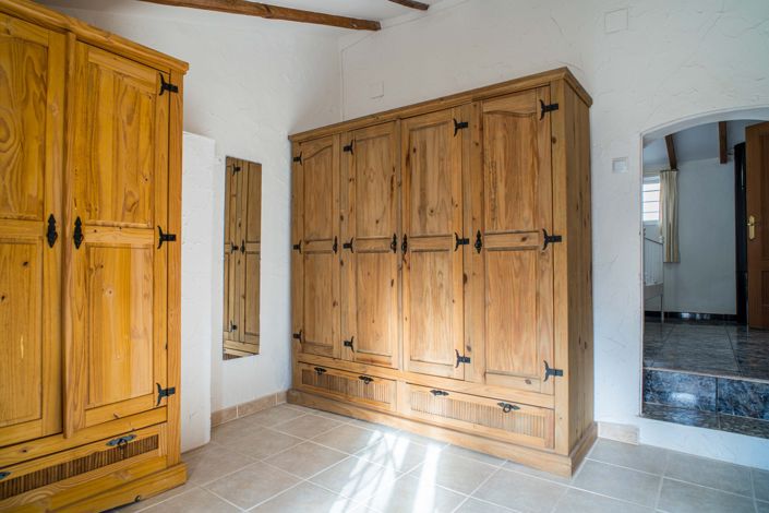 Image No.29-5 Bed Townhouse for sale