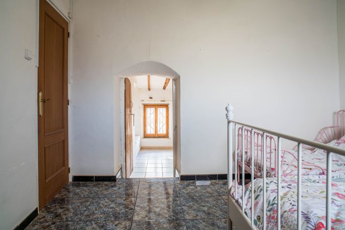 Image No.32-5 Bed Townhouse for sale