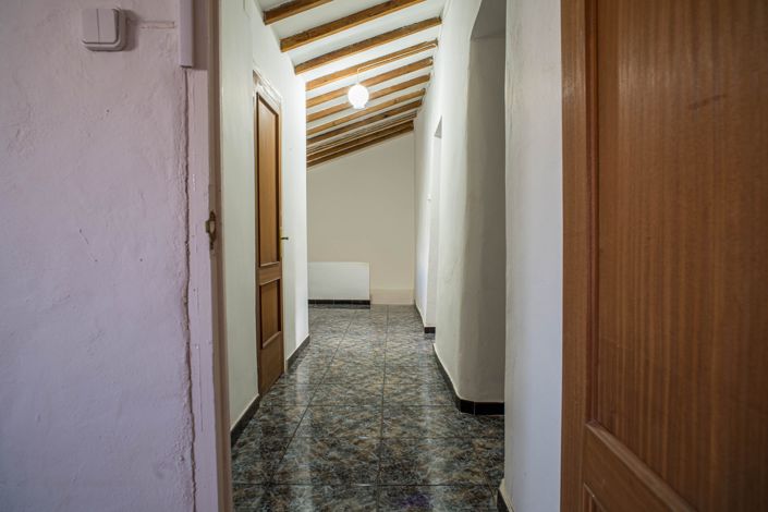 Image No.37-5 Bed Townhouse for sale