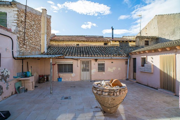 Image No.41-5 Bed Townhouse for sale