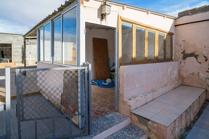 Image No.42-5 Bed Townhouse for sale