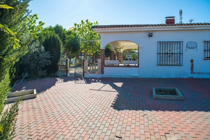 Image No.17-4 Bed Country House for sale