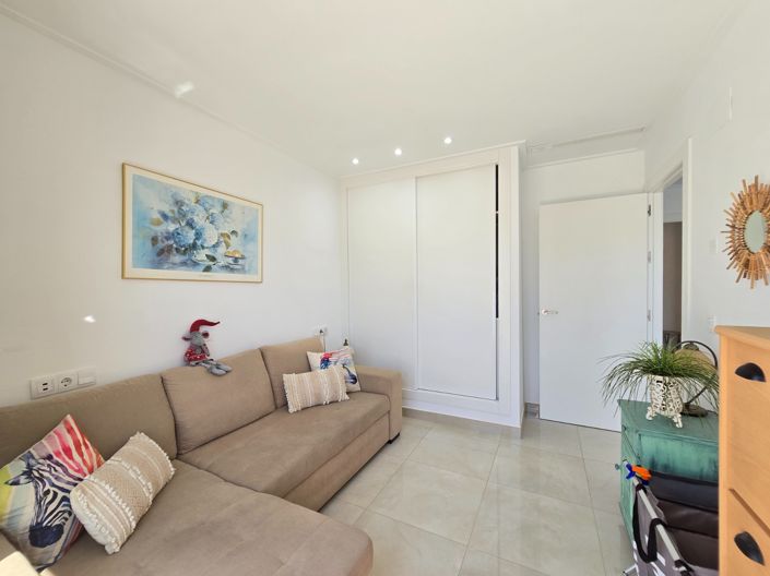 Image No.24-3 Bed Townhouse for sale