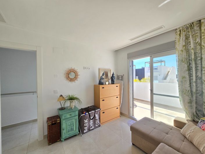 Image No.25-3 Bed Townhouse for sale
