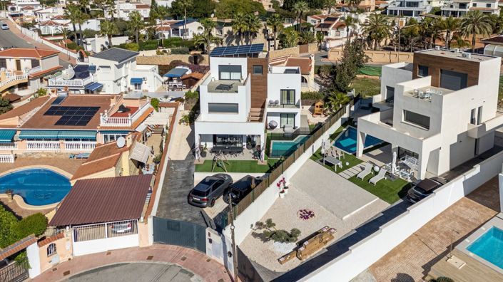Image No.2-4 Bed Villa for sale