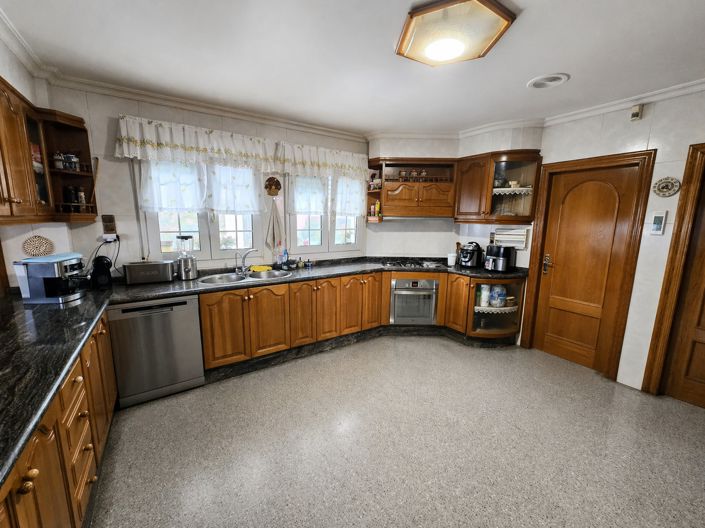 Image No.8-6 Bed Villa for sale