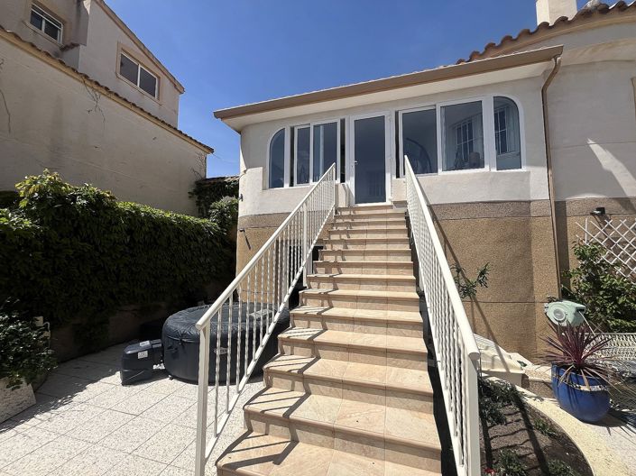 Image No.2-4 Bed Villa for sale