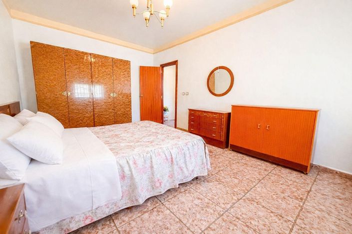 Image No.30-6 Bed Country House for sale