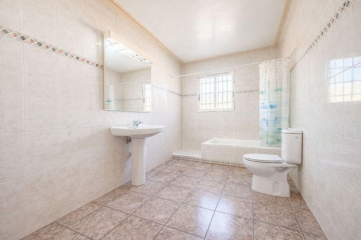 Image No.34-6 Bed Country House for sale