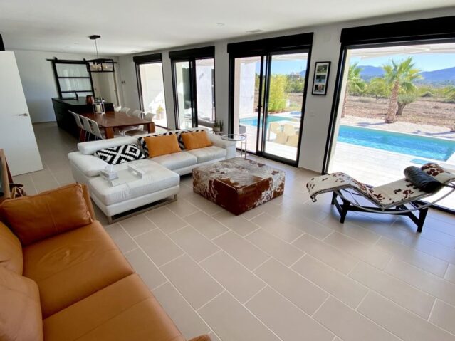 Image No.10-3 Bed Villa for sale