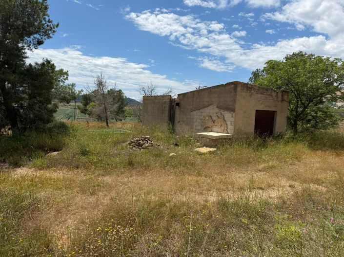 Image No.12-5 Bed Property for sale