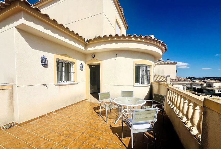 Image No.2-4 Bed Villa for sale