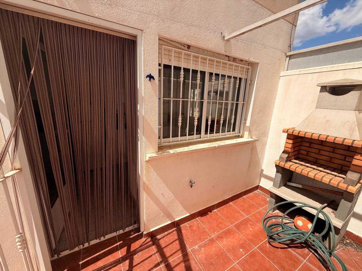 Image No.15-2 Bed Townhouse for sale