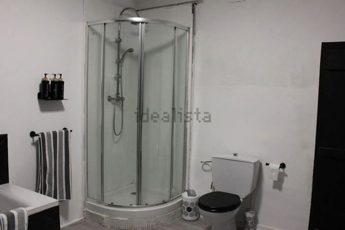 Image No.18-5 Bed Townhouse for sale