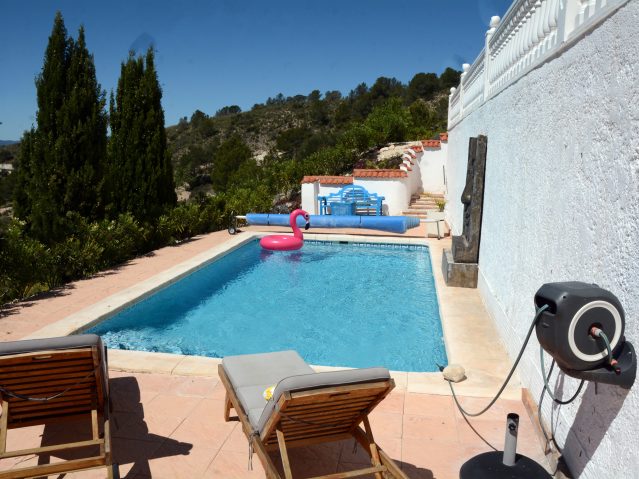 Image No.2-Villa de 5 chambres à vendre à Petrer