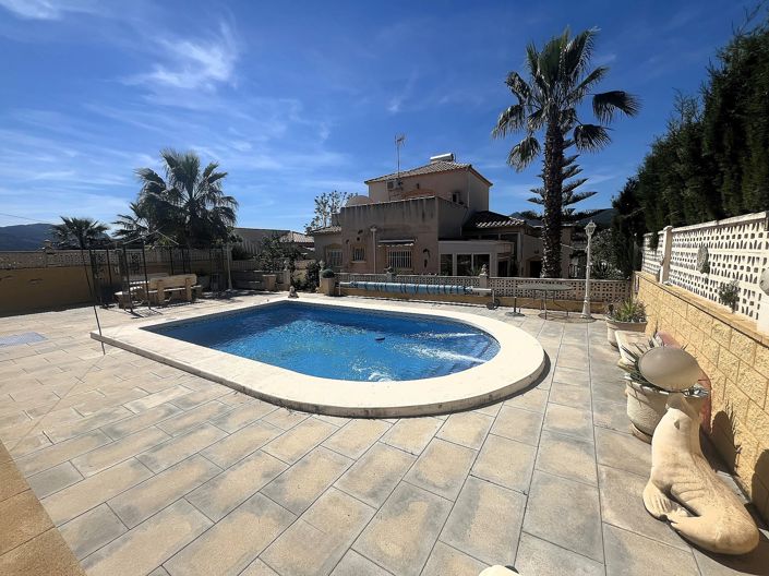 Image No.3-4 Bed Villa for sale