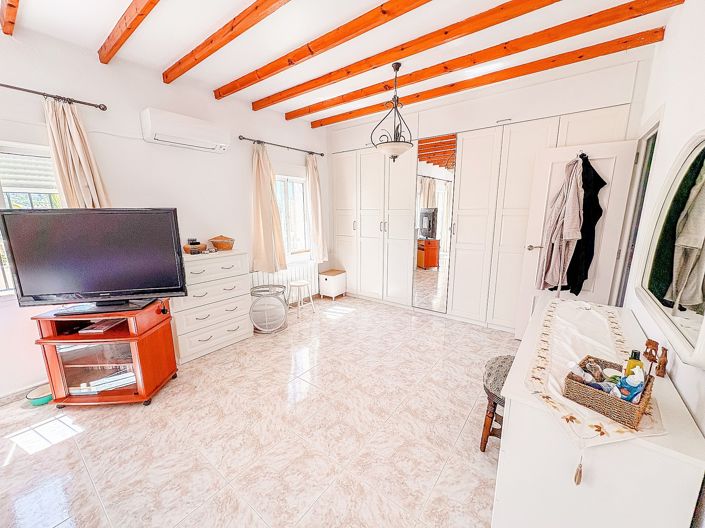 Image No.45-5 Bed Villa for sale