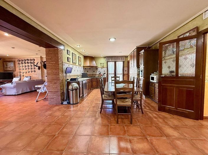Image No.15-6 Bed Villa for sale
