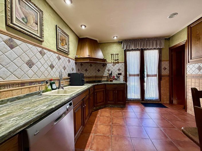 Image No.16-6 Bed Villa for sale