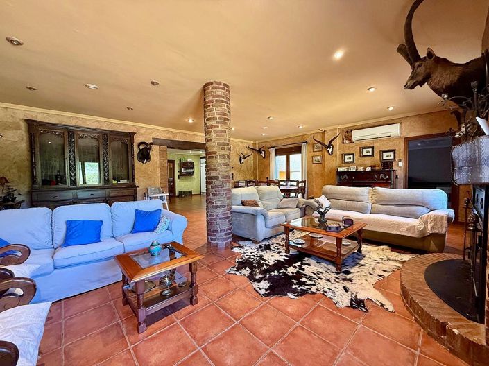 Image No.17-6 Bed Villa for sale