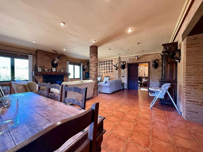 Image No.18-6 Bed Villa for sale