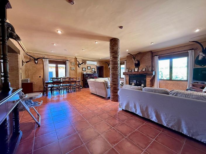 Image No.19-6 Bed Villa for sale
