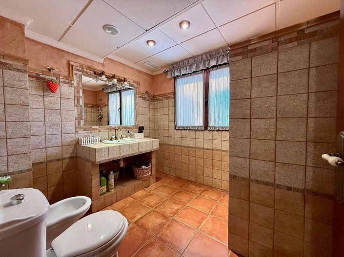 Image No.20-6 Bed Villa for sale
