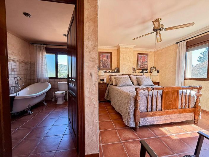 Image No.33-6 Bed Villa for sale