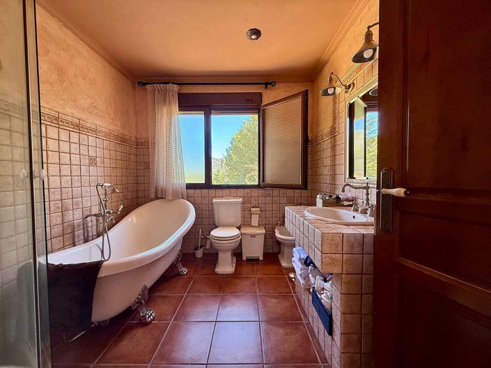 Image No.34-6 Bed Villa for sale