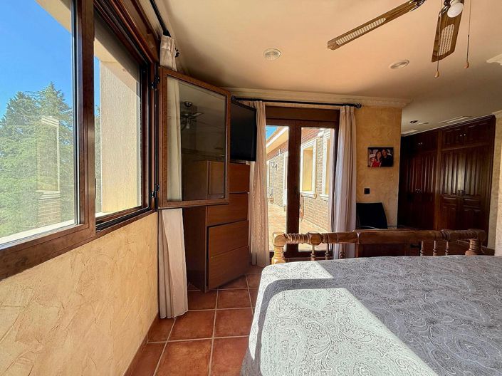 Image No.47-6 Bed Villa for sale