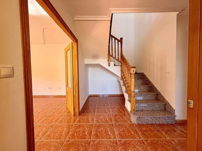 Image No.15-4 Bed Townhouse for sale