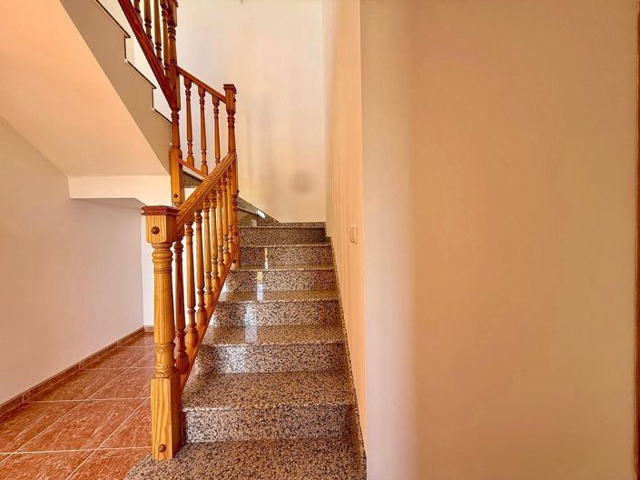 Image No.16-4 Bed Townhouse for sale