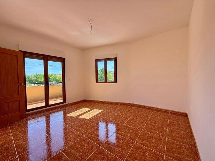 Image No.17-4 Bed Townhouse for sale