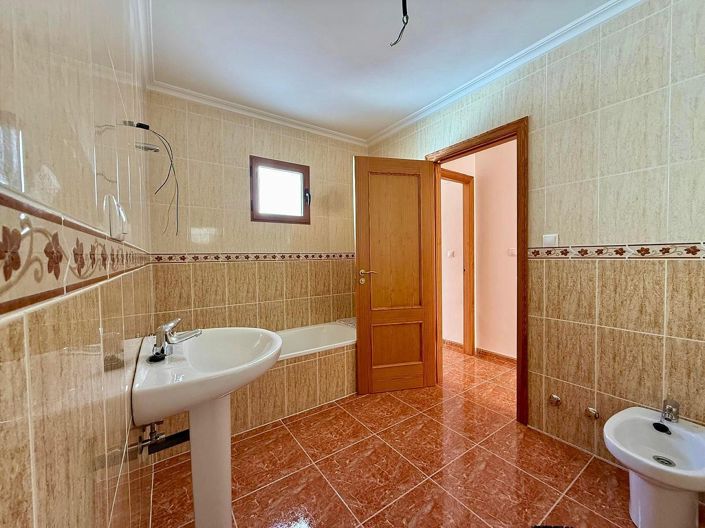 Image No.19-4 Bed Townhouse for sale